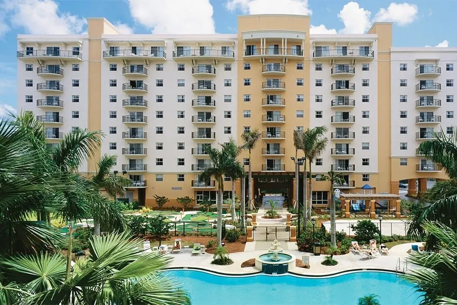 Timeshares in Fort Lauderdale: Club Wyndham Palm Aire Exterior
